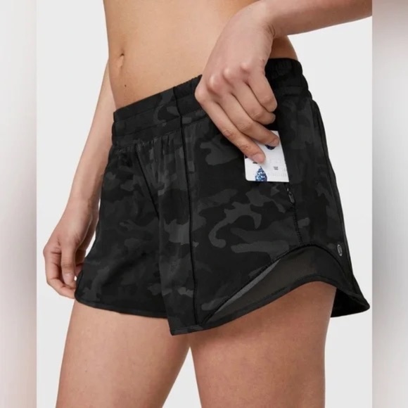 Lululemon Multi Grey Camo Hotty Hot Short II Long 4” - Size 6 - Picture 4 of 4